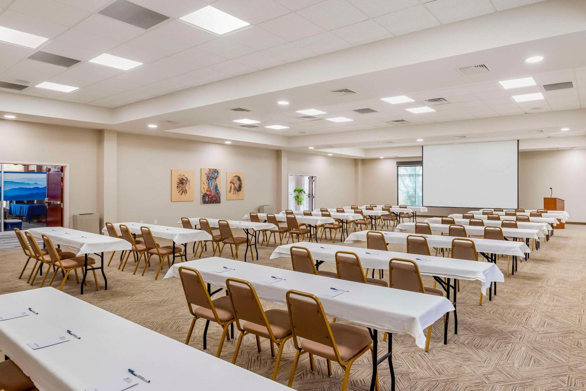 Best Western Plus Crossroads Inn & Suites Zion Crossroads Buitenkant foto