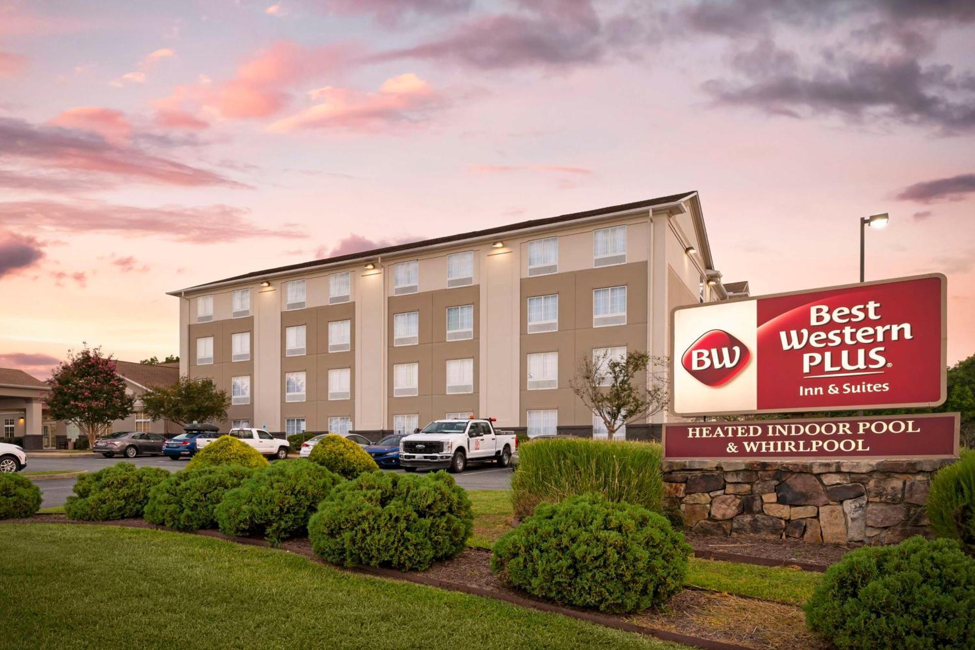 Best Western Plus Crossroads Inn & Suites Zion Crossroads Buitenkant foto